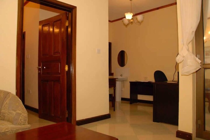 Room 4 of 6