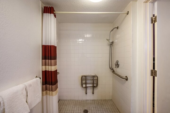 Deluxe King Bed (3 of 12)