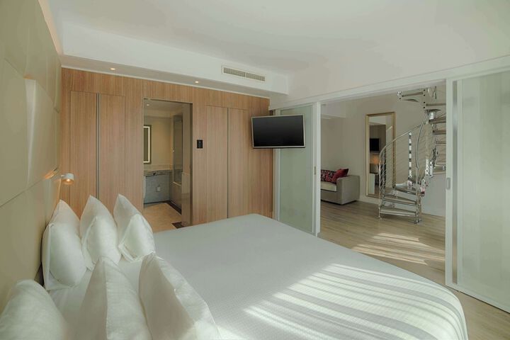 Room 34 of 97