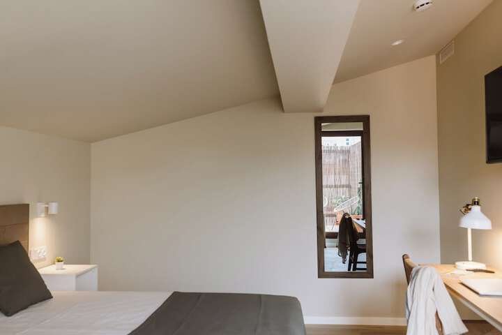 Room 11 of 16
