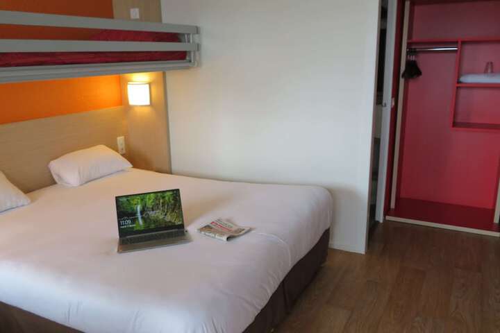 Room 10 of 48