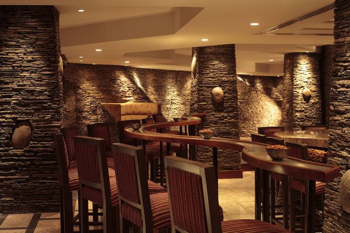 Lounge 67 of 121