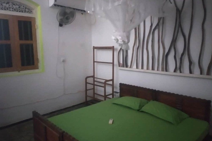 Room 10 of 25