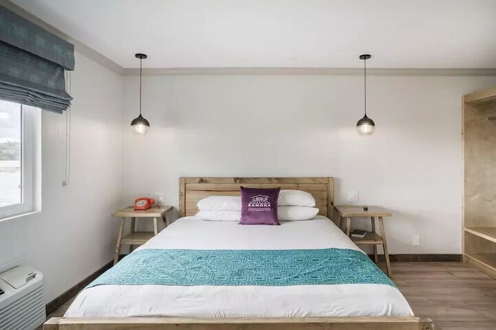 Standard | King Bed (5 of 17)