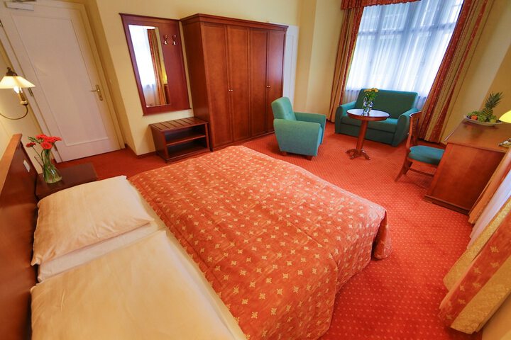 Room 10 of 67