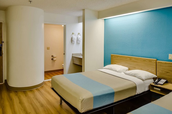 Room 10 of 27