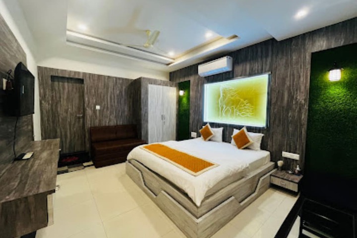 Room 7 of 11