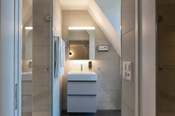 Room 13 of 20