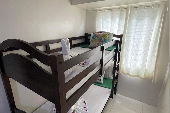 Room 52 of 216