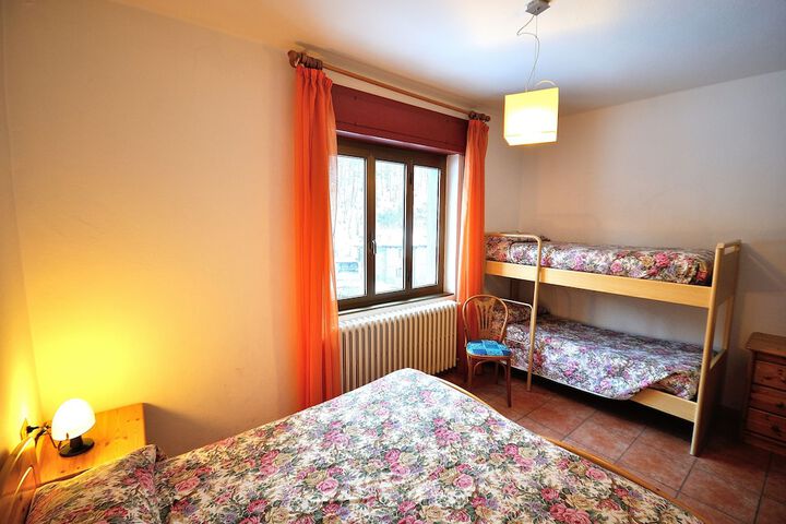 Room 9 of 35