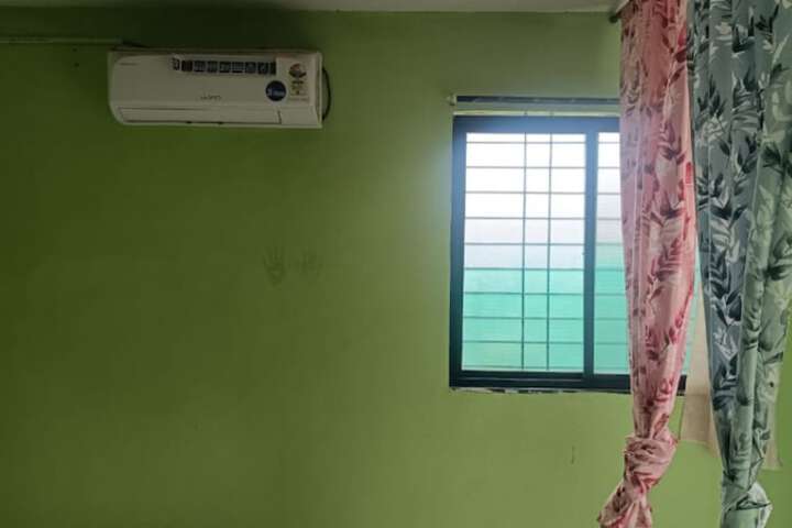 Room 9 of 25
