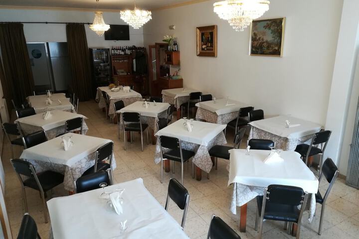 Dining 42 of 66