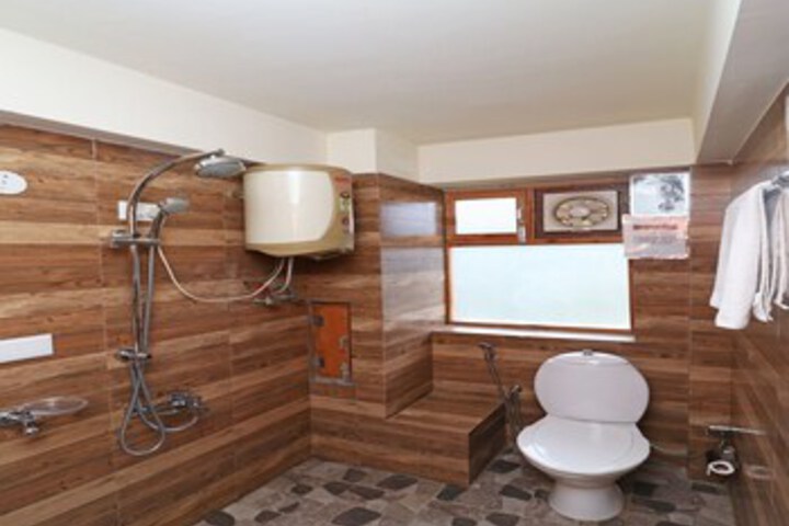 Room 2 of 16