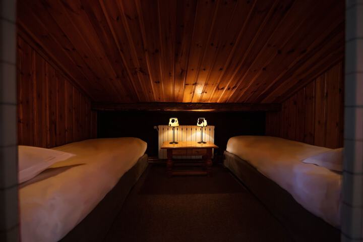 Room 14 of 64