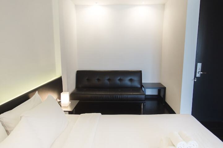 Room 33 of 74