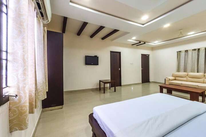 Room 5 of 16