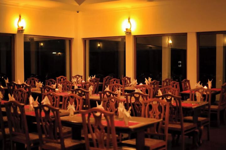 Ballroom/Hall 19 of 23