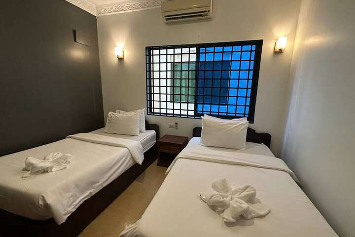 Room 9 of 22