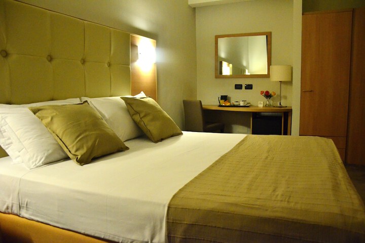 Room 6 of 56