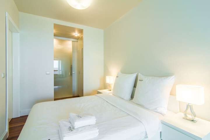 Room 8 of 140