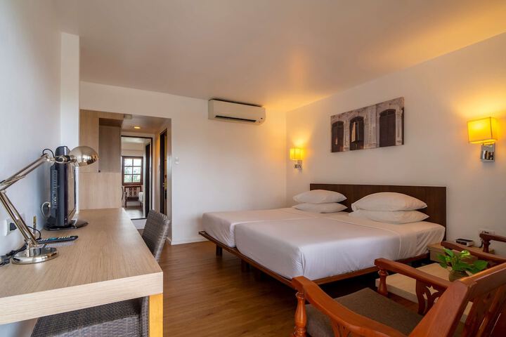 Room 42 of 118