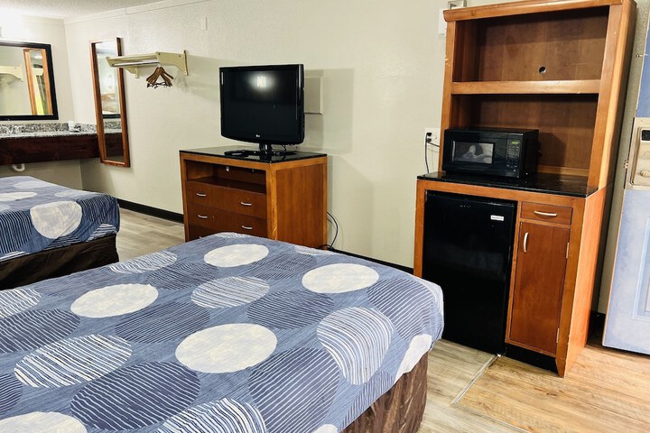 2 Queen Beds (13 of 19)