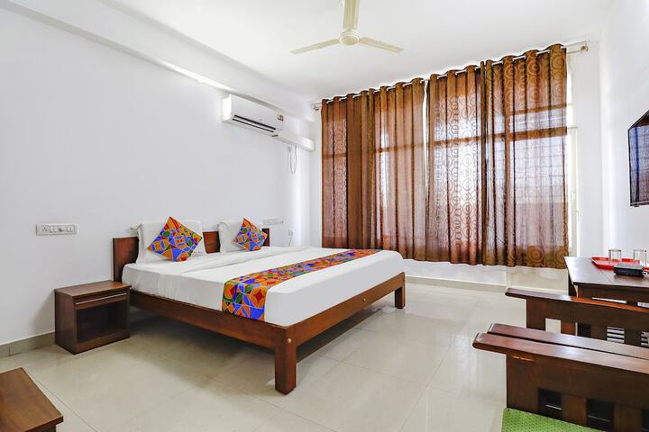 Room 17 of 28