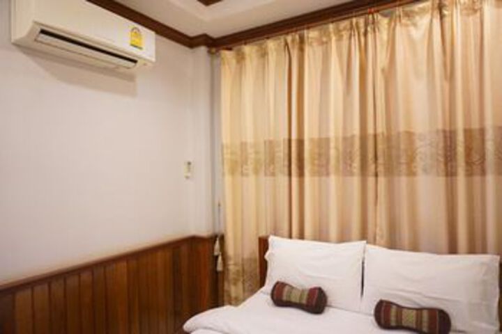 Room 13 of 42