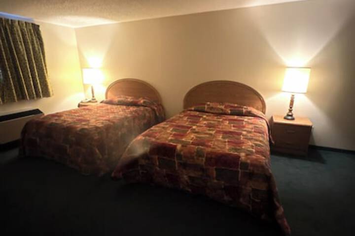 Room 6 of 12
