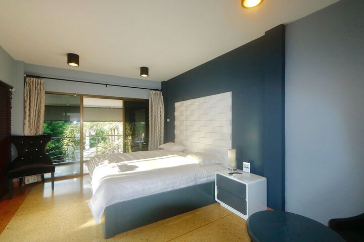 Room 16 of 170