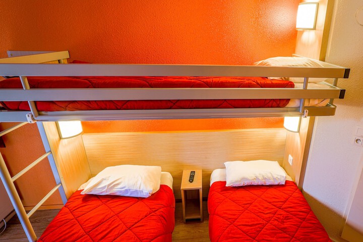 Room 4 of 42