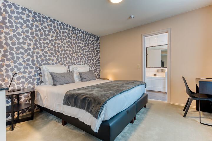 Room 4 of 51