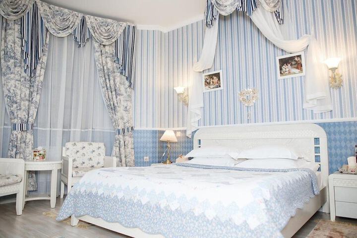 Room 44 of 91