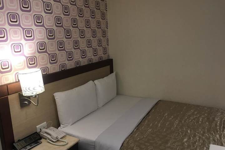 Room 10 of 33