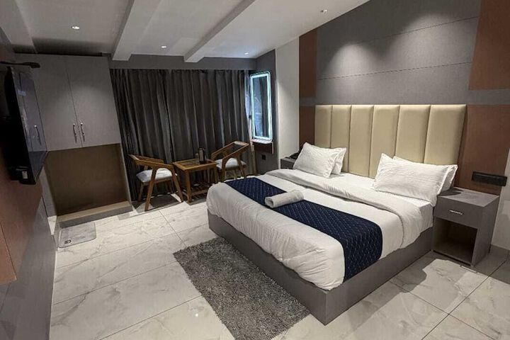 Room 2 of 19