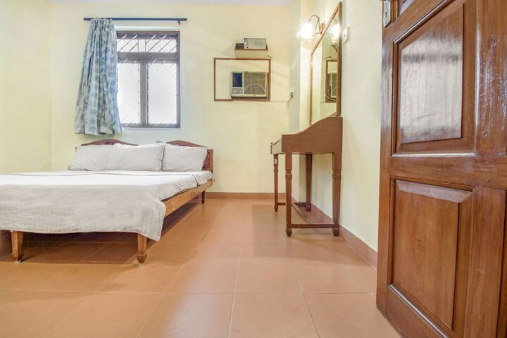 Room 5 of 12