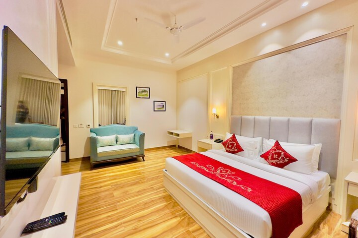 Room 28 of 46