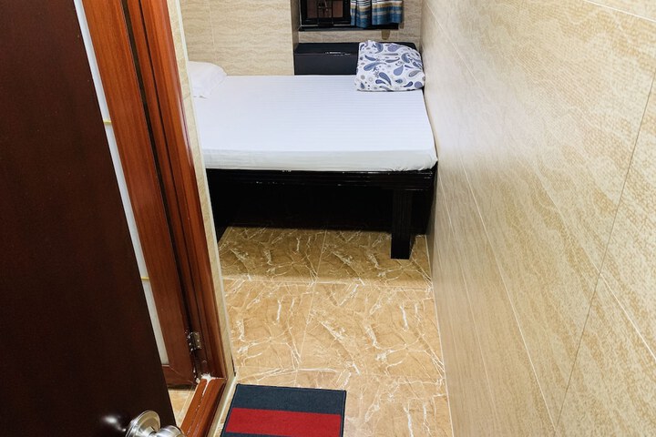 Room 15 of 142