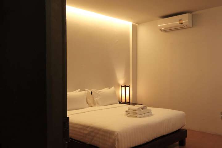 Room 21 of 38