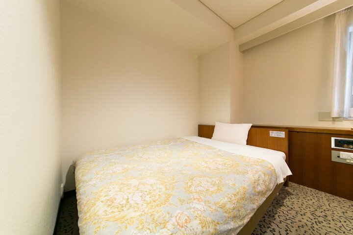 Room 10 of 37