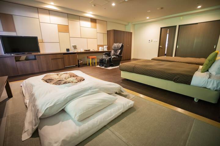 Room 44 of 240