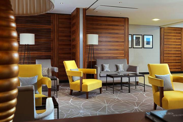 Lounge 75 of 117