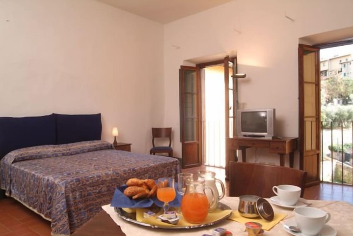 Room 6 of 48