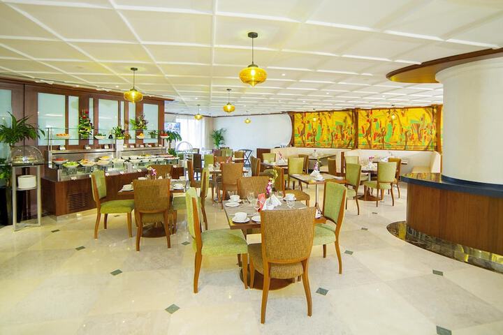 Dining 42 of 60