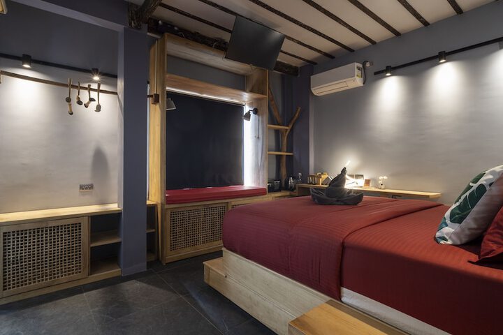 Room 3 of 24