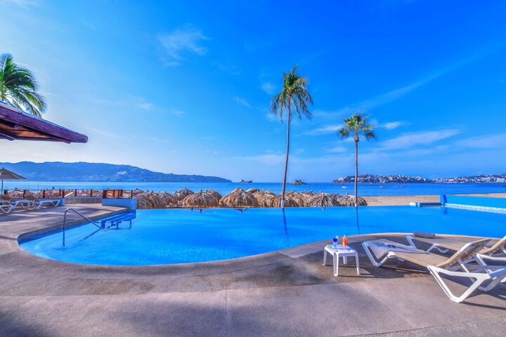Hotel Pool