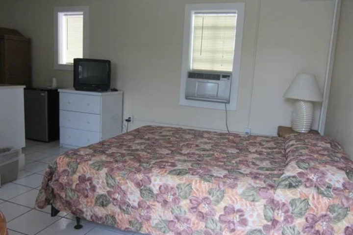 Room 5 of 10