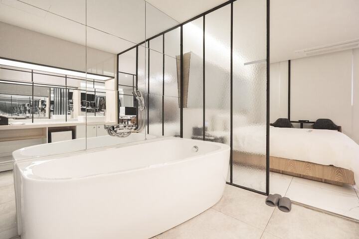 Room 42 of 52
