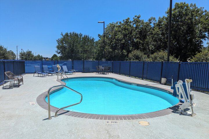 Hotel with Pool