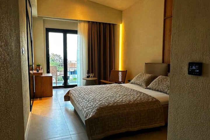 Room 3 of 25